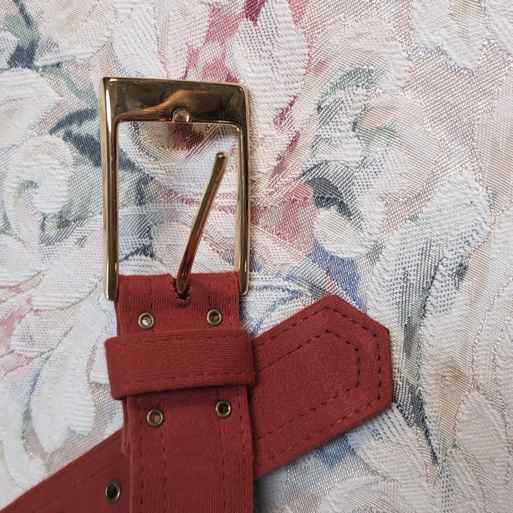 Weekenders Rust Colored Belt - Picture 3 of 3